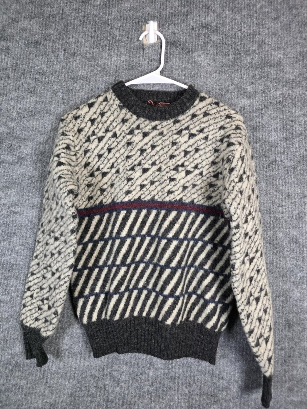 VTG Cambridge Classics Sweater Mens Small Wool Crewneck Geometric Made Italy
